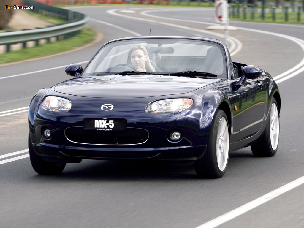 Images of Mazda MX-5 Roadster-Coupe AU-spec (NC) 2005–08 (1024 x 768)