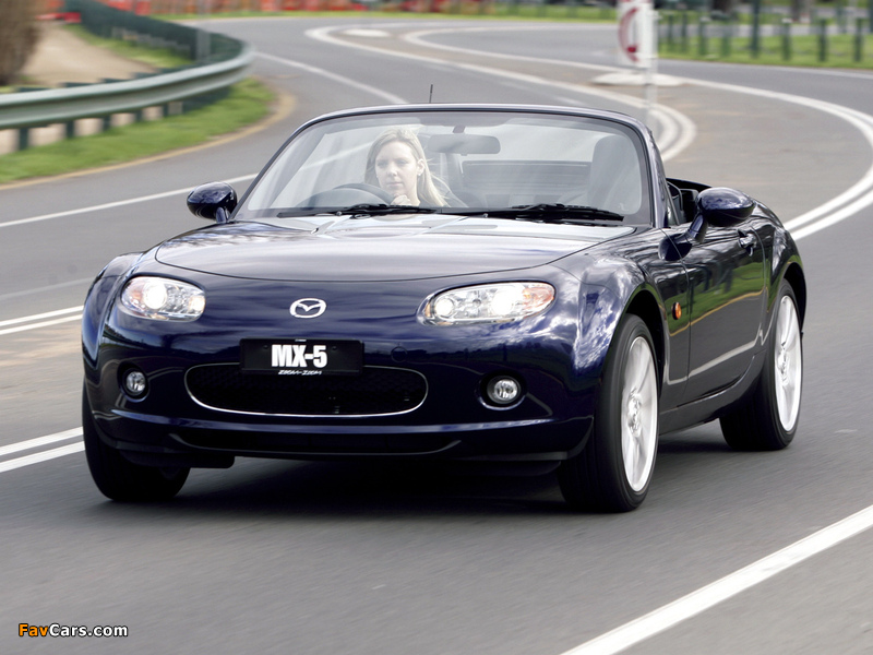 Images of Mazda MX-5 Roadster-Coupe AU-spec (NC) 2005–08 (800 x 600)