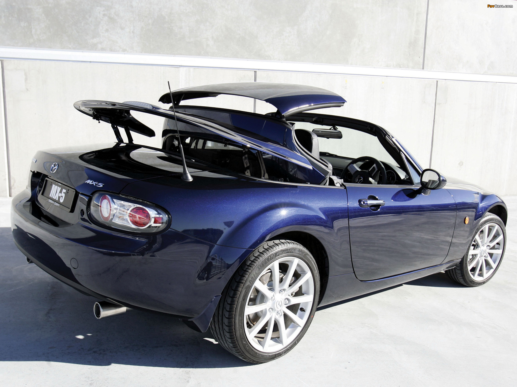 Images of Mazda MX-5 Roadster-Coupe AU-spec (NC) 2005–08 (2048 x 1536)