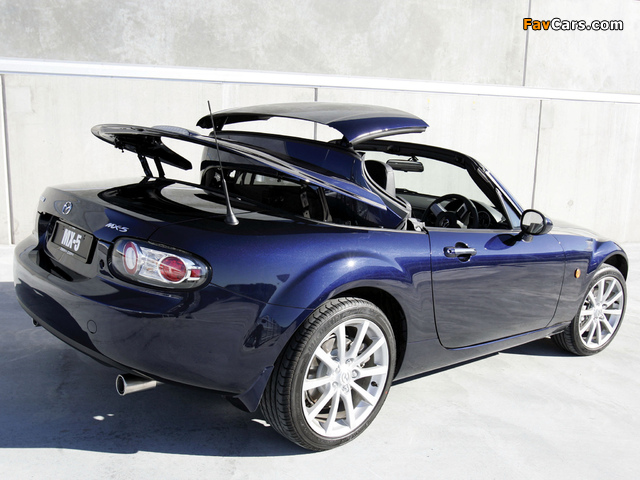 Images of Mazda MX-5 Roadster-Coupe AU-spec (NC) 2005–08 (640 x 480)