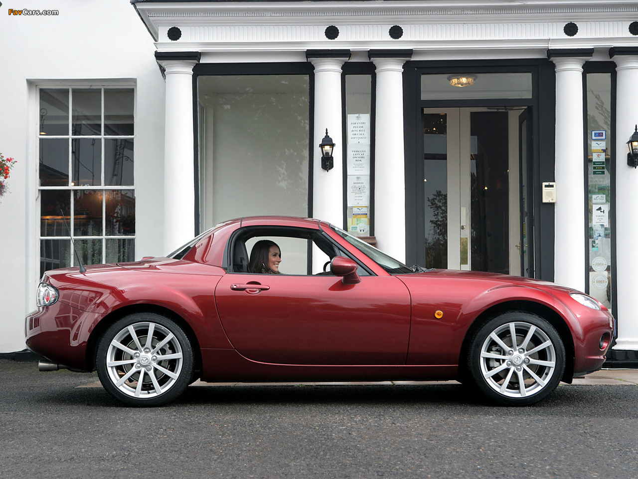 Images of Mazda MX-5 Roadster-Coupe UK-spec (NC1) 2005–08 (1280 x 960)