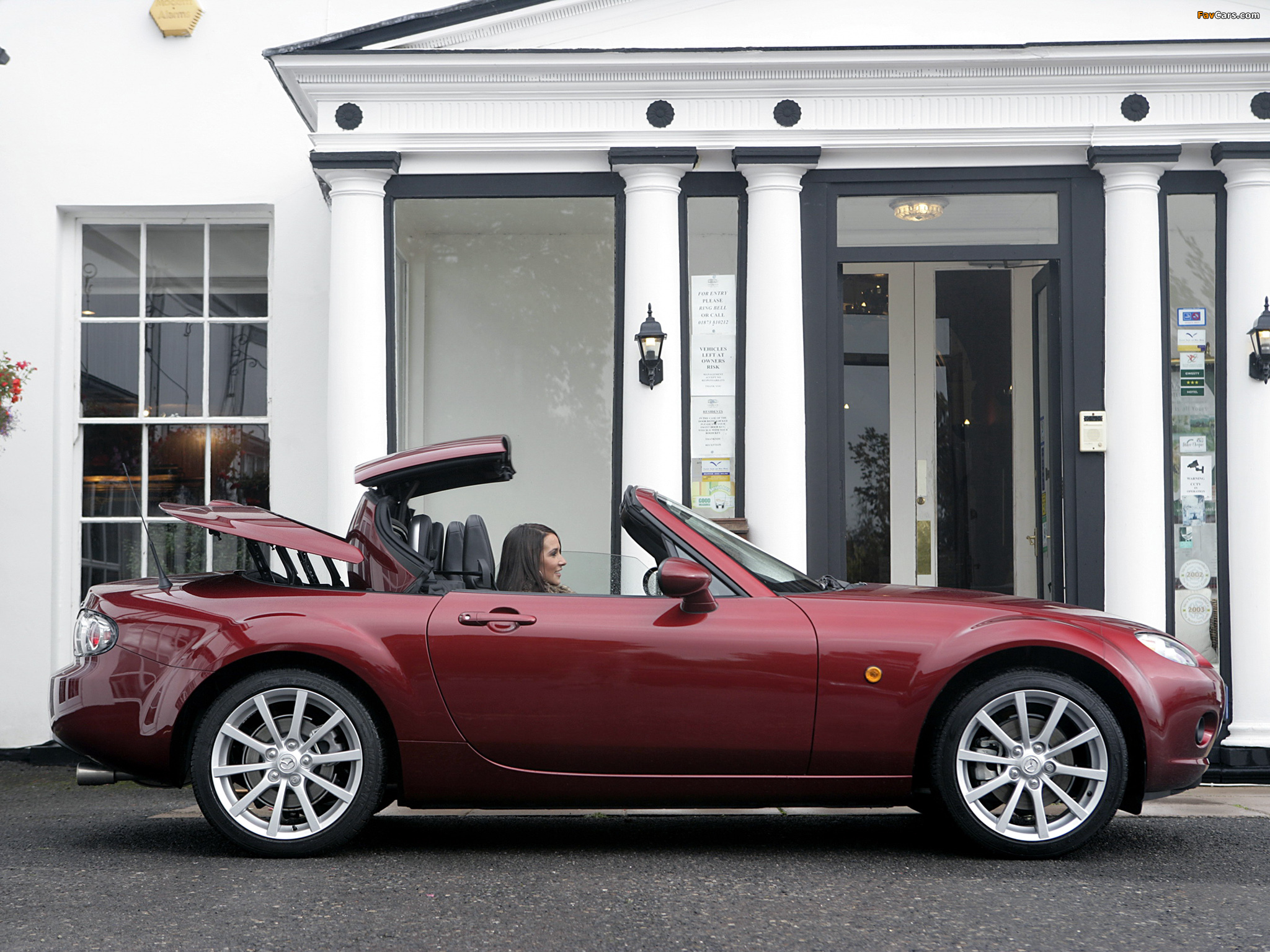 Images of Mazda MX-5 Roadster-Coupe UK-spec (NC1) 2005–08 (2048 x 1536)