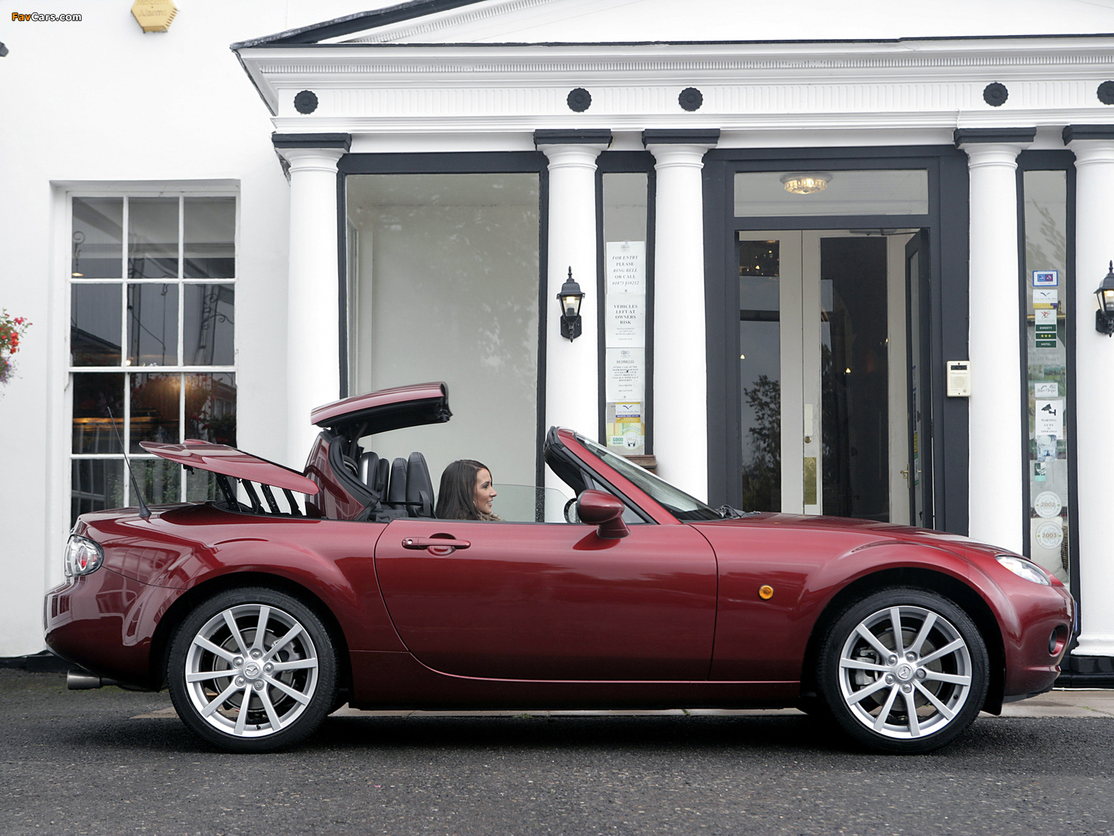 Images of Mazda MX-5 Roadster-Coupe UK-spec (NC1) 2005–08 (1600 x 1200)