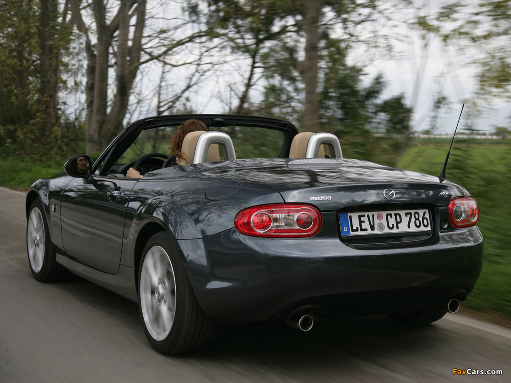 Images of Mazda MX-5 Roadster-Coupe (NC) 2008 (1024 x 768)