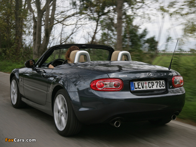 Images of Mazda MX-5 Roadster-Coupe (NC) 2008 (640 x 480)