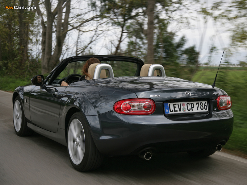 Images of Mazda MX-5 Roadster-Coupe (NC) 2008 (800 x 600)