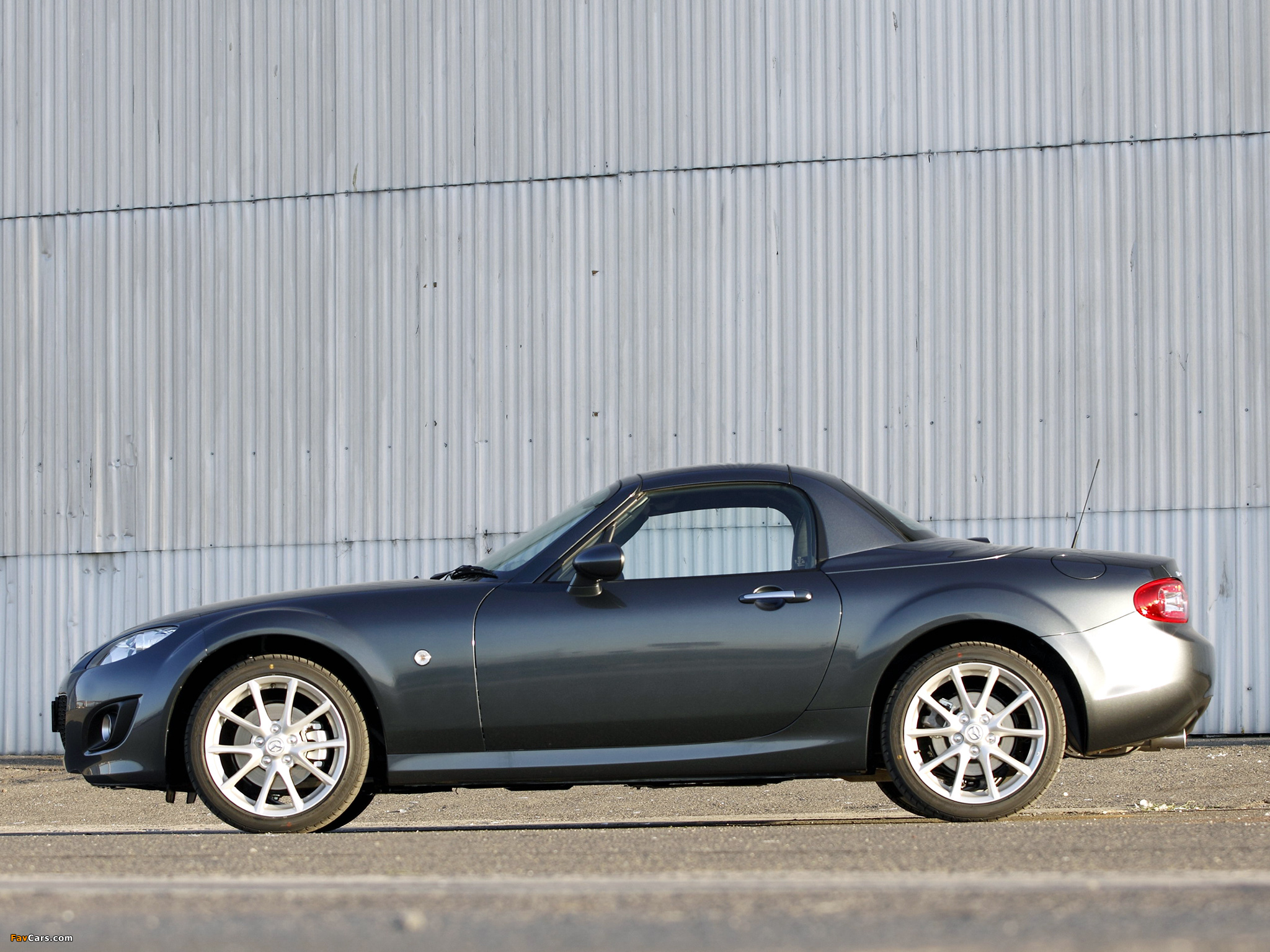 Images of Mazda MX-5 Roadster-Coupe AU-spec (NC2) 2008–12 (2048 x 1536)