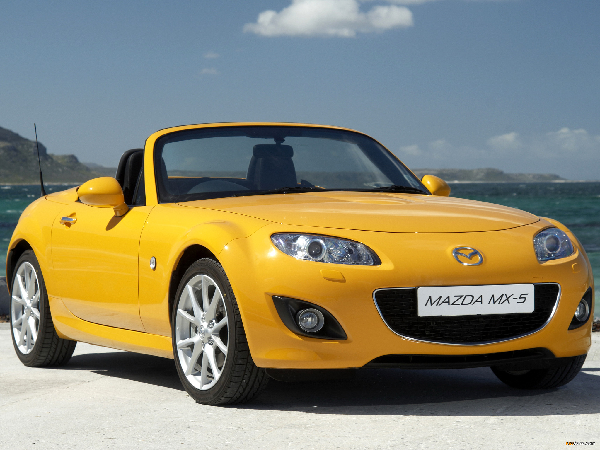 Images of Mazda MX-5 Roadster-Coupe ZA-spec (NC2) 2008–12 (2048 x 1536)