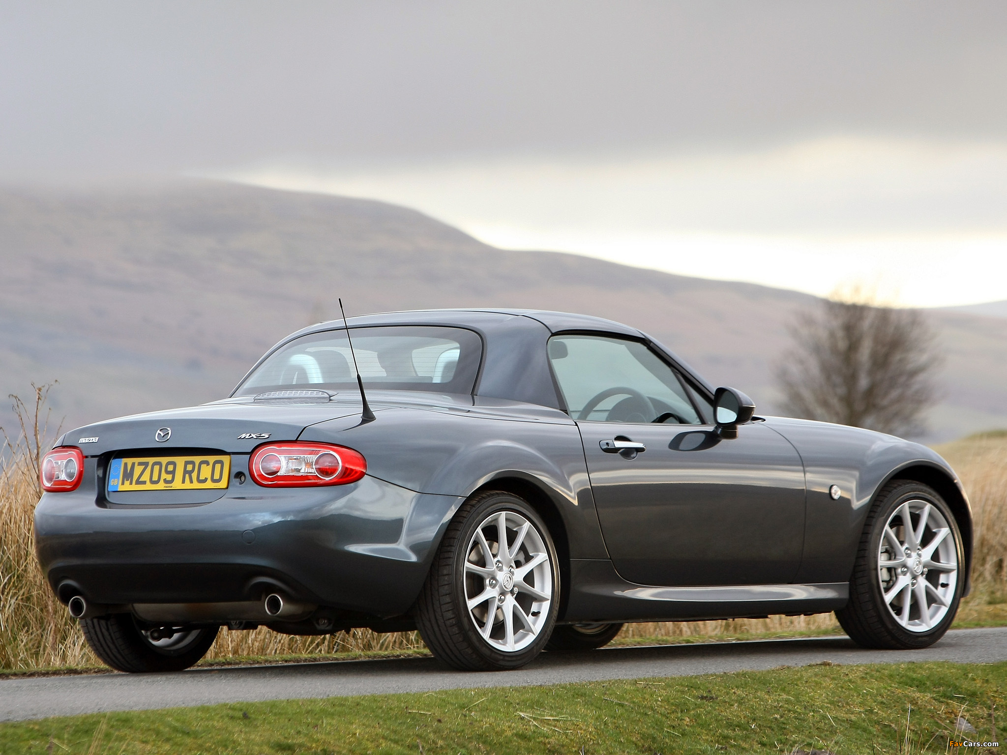 Images of Mazda MX-5 Roadster-Coupe UK-spec (NC2) 2008–12 (2048 x 1536)