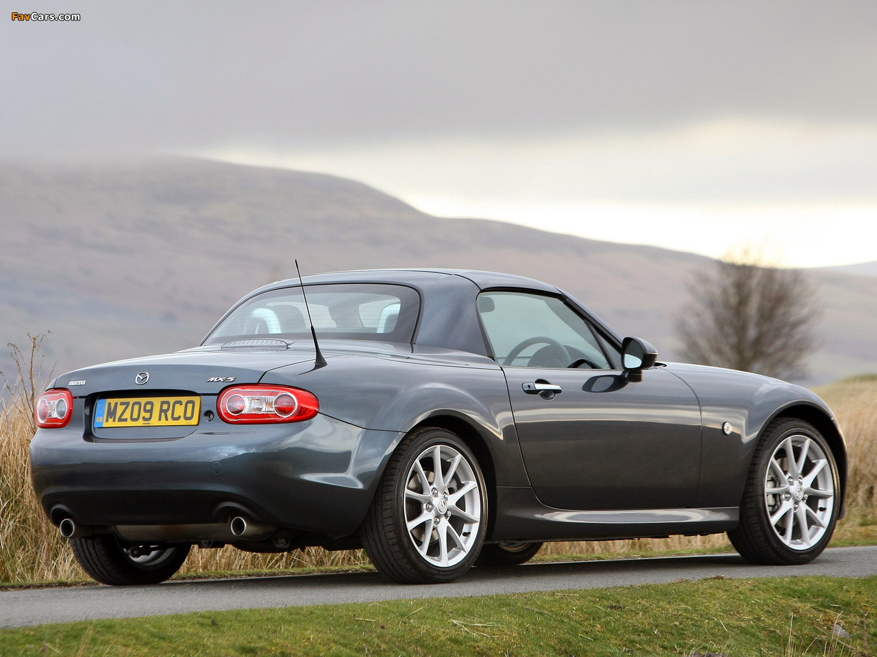Images of Mazda MX-5 Roadster-Coupe UK-spec (NC2) 2008–12 (1280 x 960)