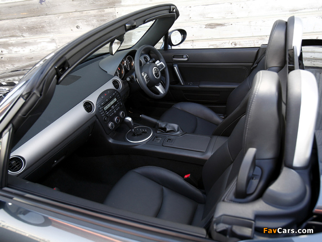 Images of Mazda MX-5 Roadster-Coupe AU-spec (NC2) 2008–12 (640 x 480)