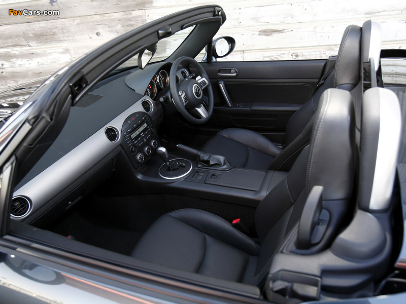 Images of Mazda MX-5 Roadster-Coupe AU-spec (NC2) 2008–12 (800 x 600)