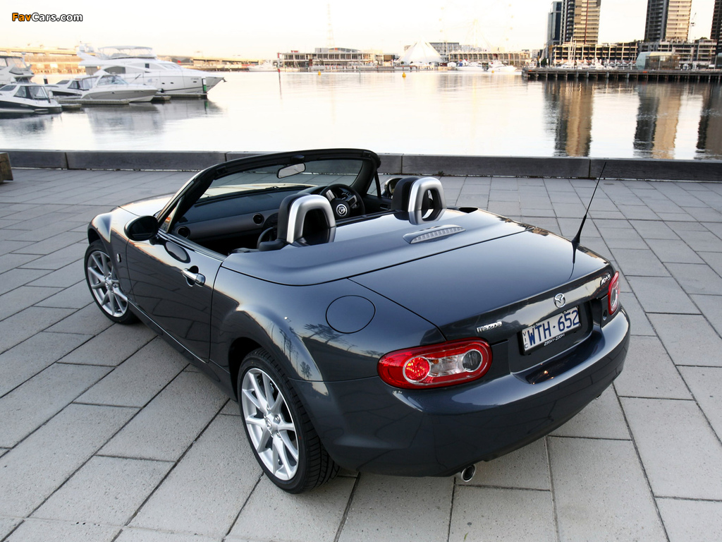 Images of Mazda MX-5 Roadster-Coupe AU-spec (NC2) 2008–12 (1024 x 768)