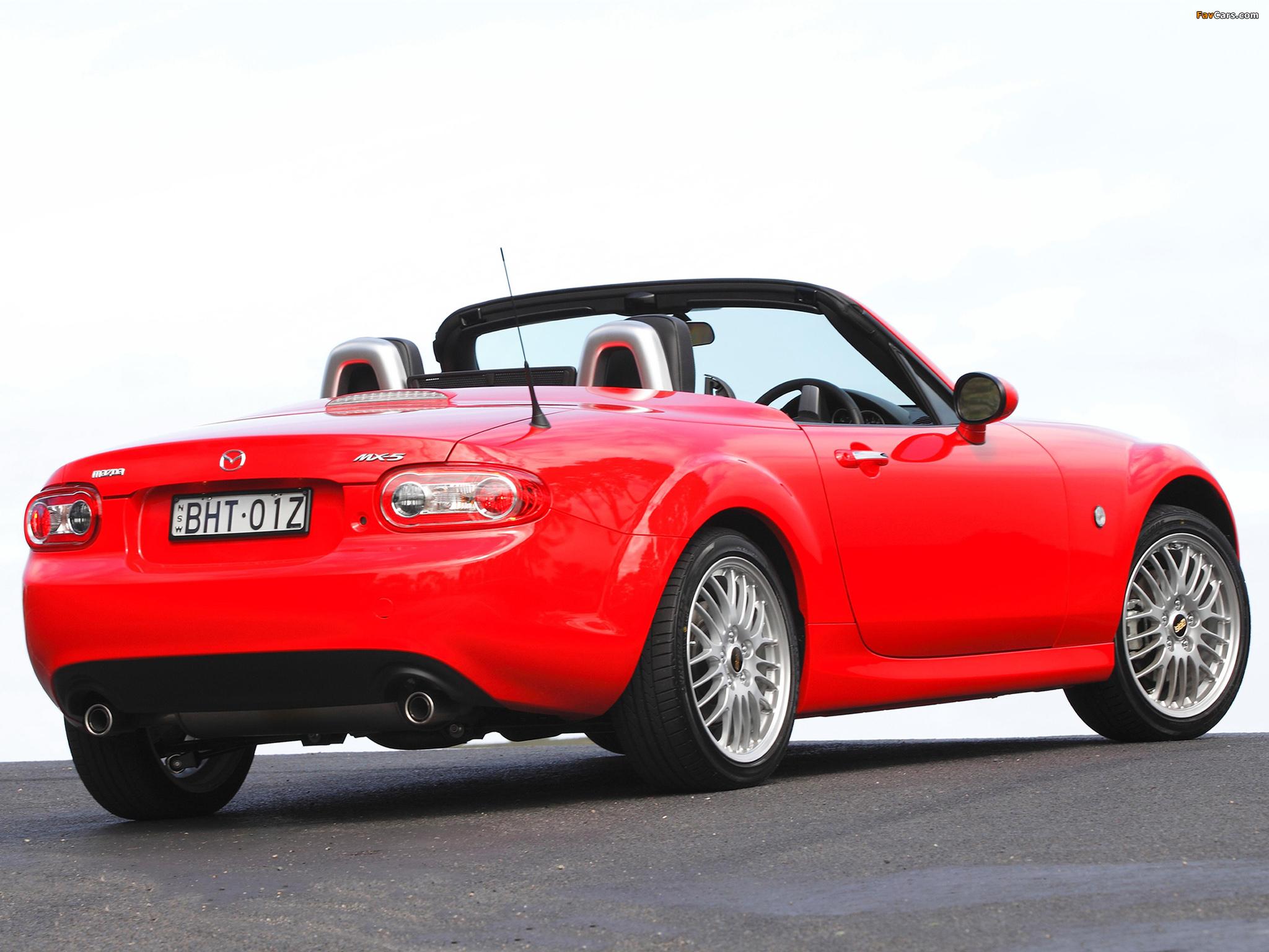 Images of Mazda MX-5 Roadster-Coupe Sports (NC2) 2008–12 (2048 x 1536)