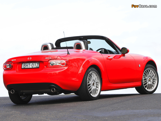 Images of Mazda MX-5 Roadster-Coupe Sports (NC2) 2008–12 (640 x 480)