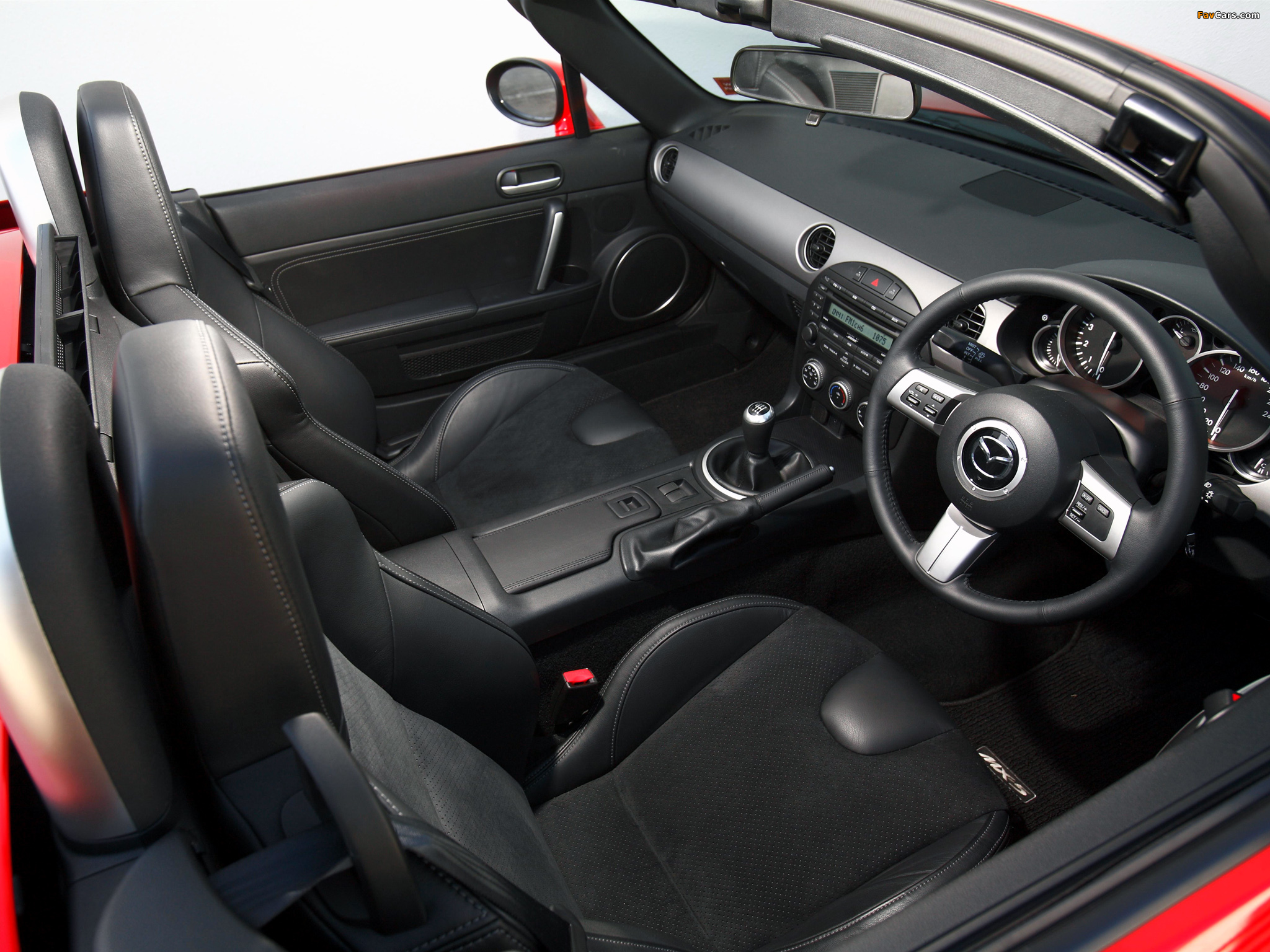 Images of Mazda MX-5 Roadster-Coupe Sports (NC2) 2008–12 (2048 x 1536)