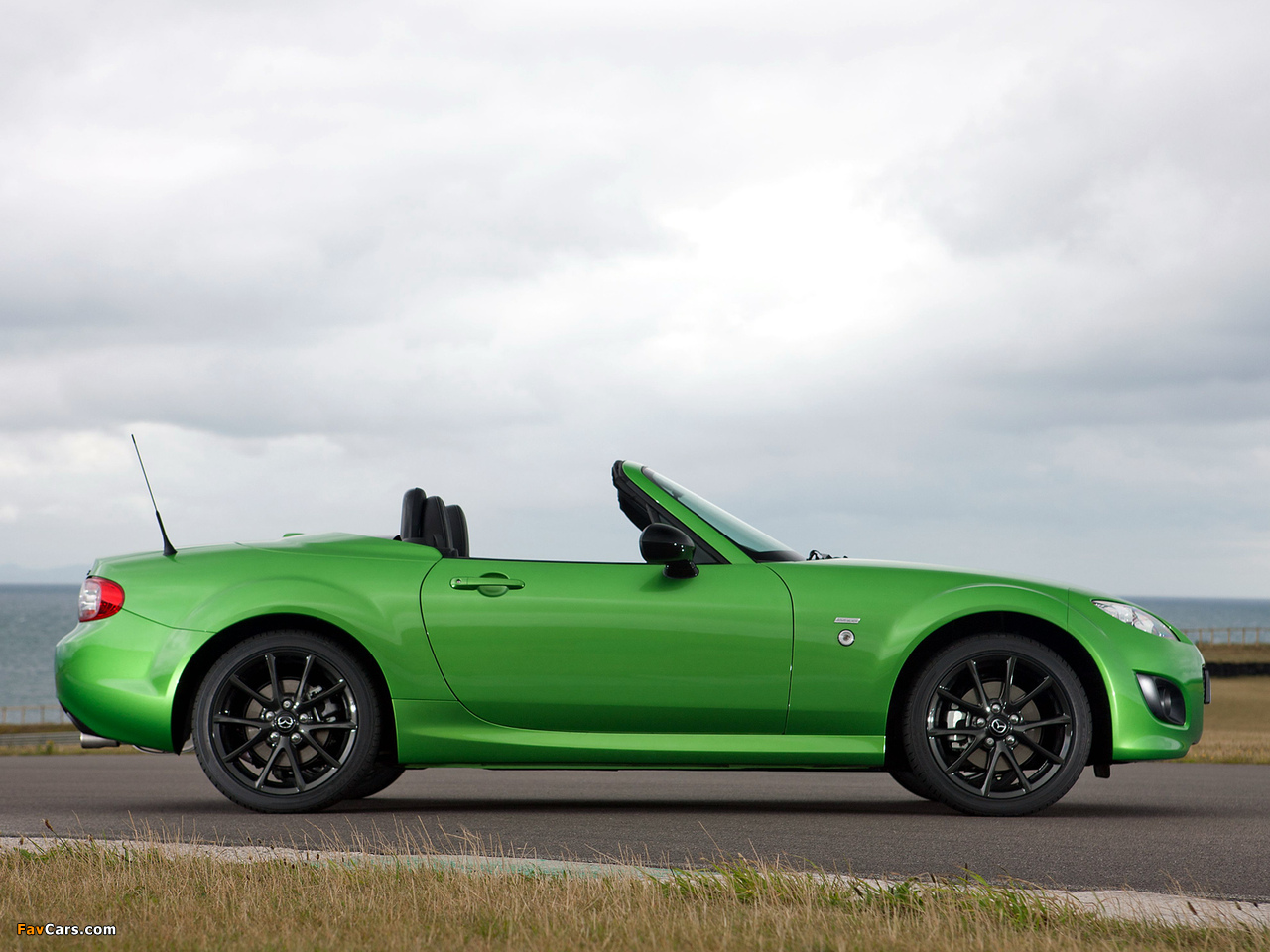 Images of Mazda MX-5 Roadster-Coupe Sport Black UK-spec (NC2) 2011 (1280 x 960)