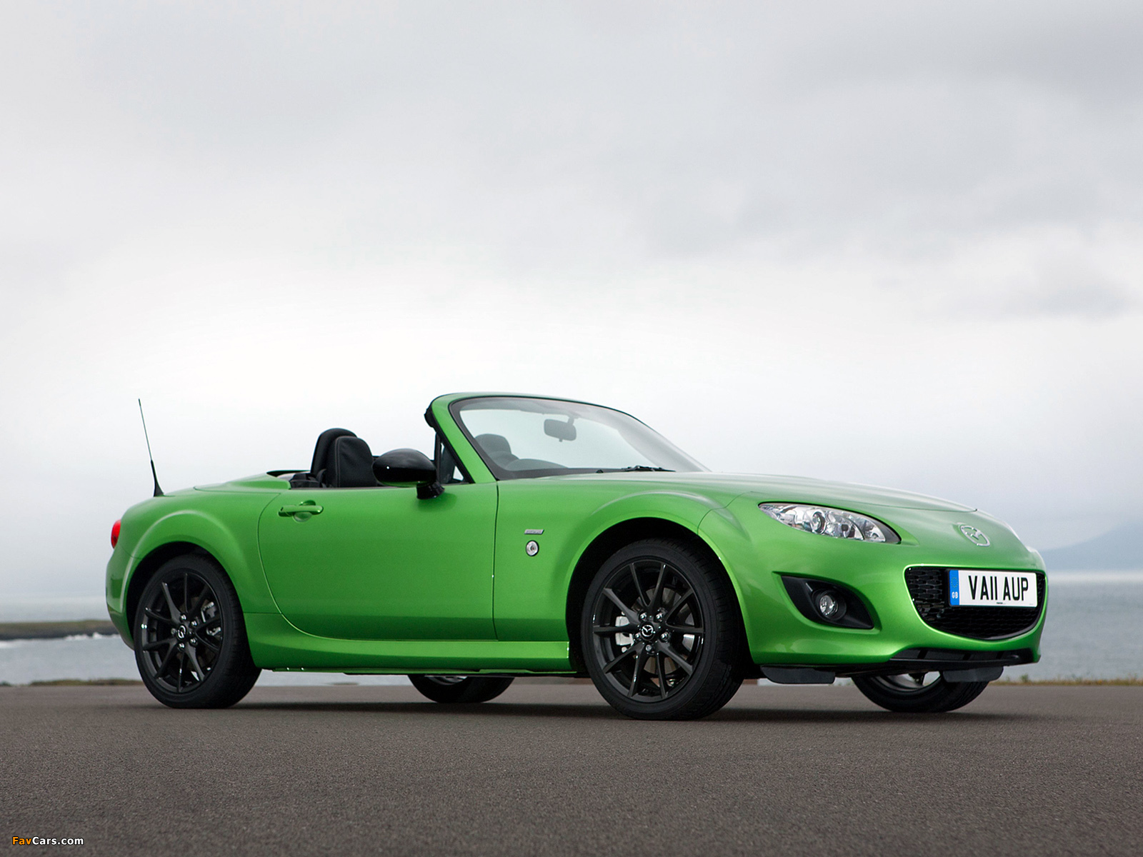 Images of Mazda MX-5 Roadster-Coupe Sport Black UK-spec (NC2) 2011 (1600 x 1200)