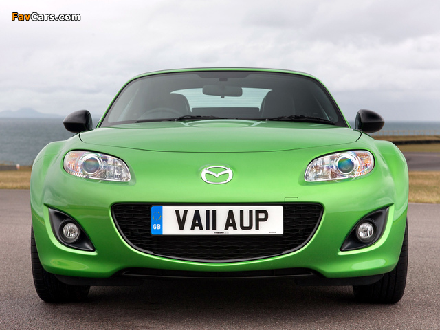 Images of Mazda MX-5 Roadster-Coupe Sport Black UK-spec (NC2) 2011 (640 x 480)