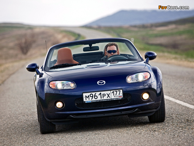 Mazda MX-5 Roadster-Coupe (NC) 2005–08 images (640 x 480)