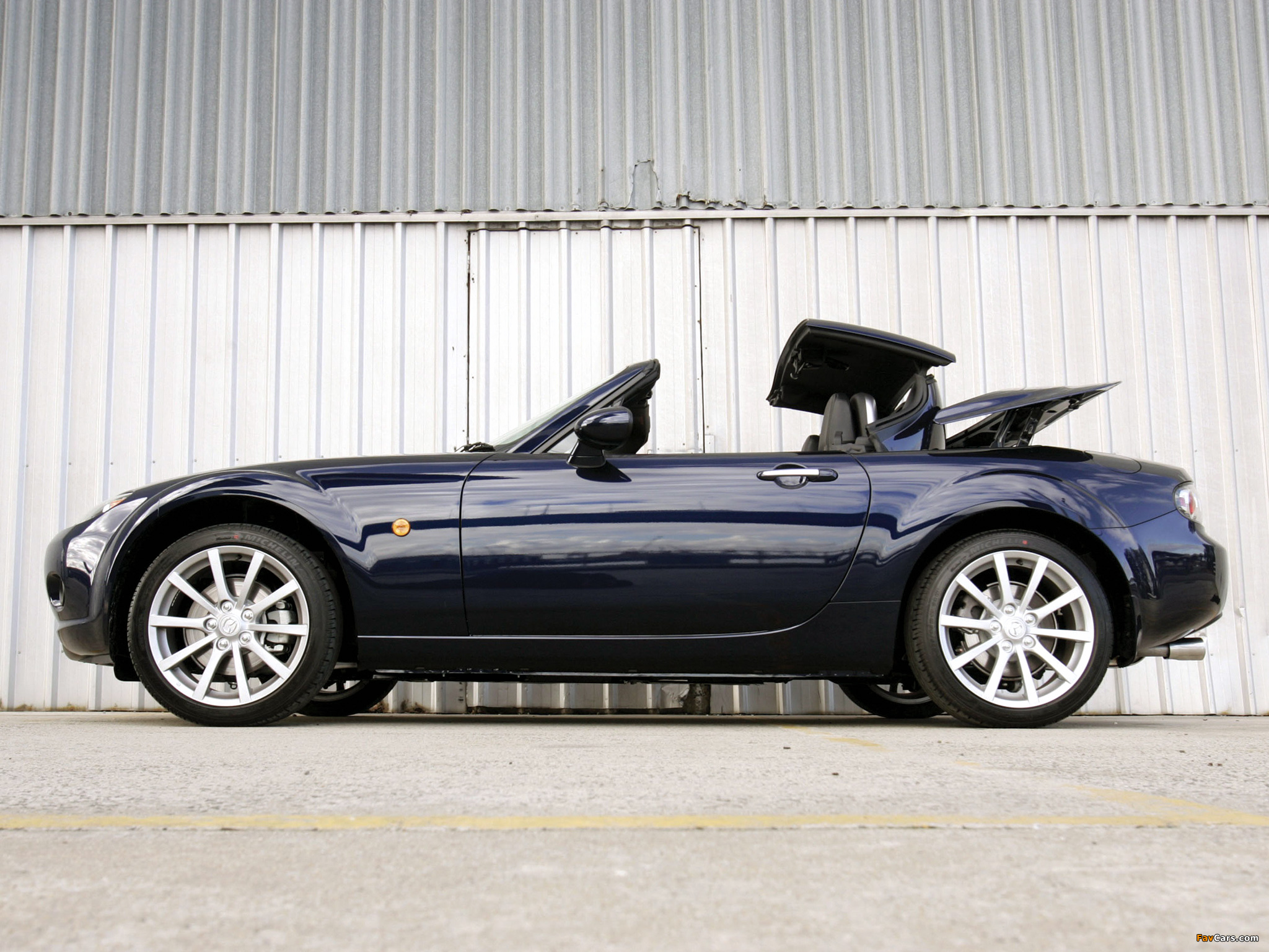 Mazda MX-5 Roadster-Coupe AU-spec (NC) 2005–08 photos (2048 x 1536)