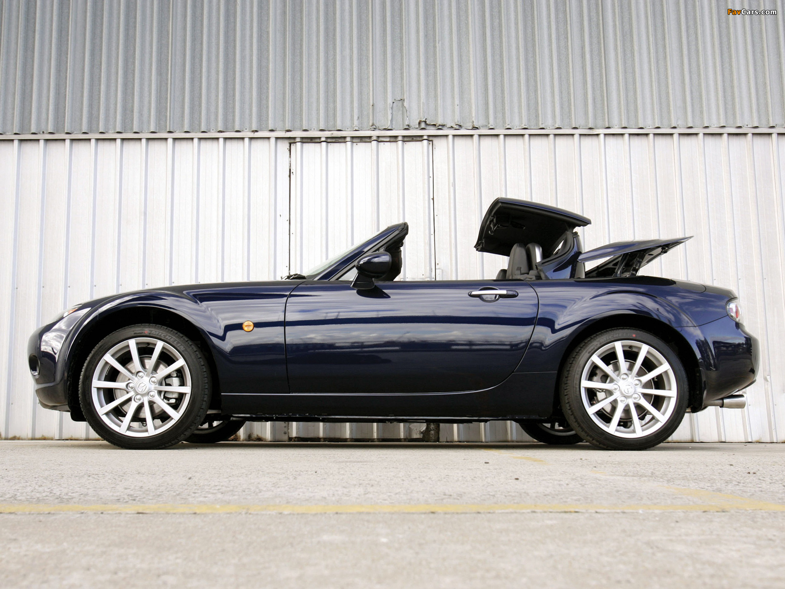 Mazda MX-5 Roadster-Coupe AU-spec (NC) 2005–08 photos (1600 x 1200)