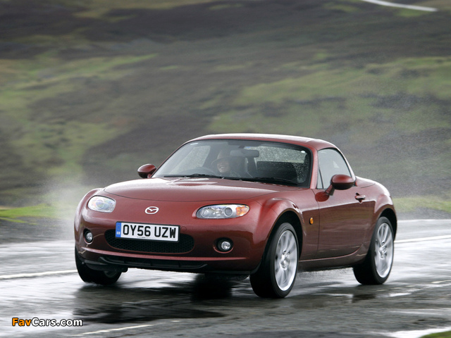 Mazda MX-5 Roadster-Coupe UK-spec (NC1) 2005–08 pictures (640 x 480)