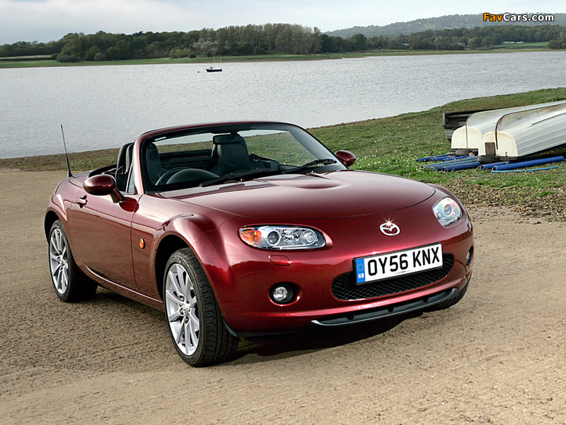 Mazda MX-5 Roadster-Coupe UK-spec (NC1) 2005–08 pictures (800 x 600)