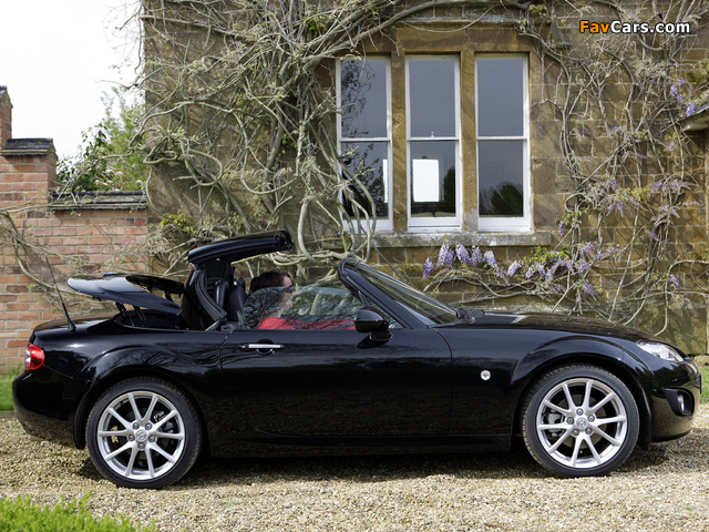 Mazda MX-5 Roadster-Coupe UK-spec (NC2) 2008–12 photos (640 x 480)