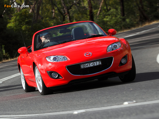 Mazda MX-5 Roadster-Coupe Sports (NC2) 2008–12 photos (640 x 480)
