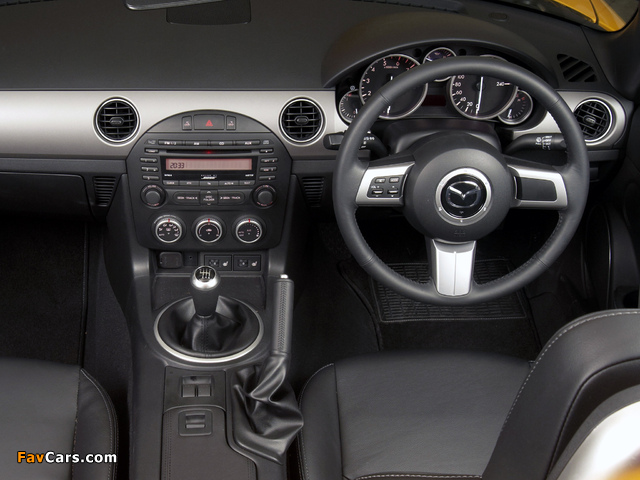 Mazda MX-5 Roadster-Coupe ZA-spec (NC2) 2008–12 pictures (640 x 480)