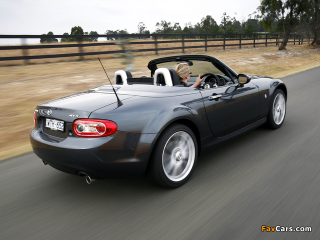 Mazda MX-5 Roadster-Coupe AU-spec (NC2) 2008–12 pictures (640 x 480)