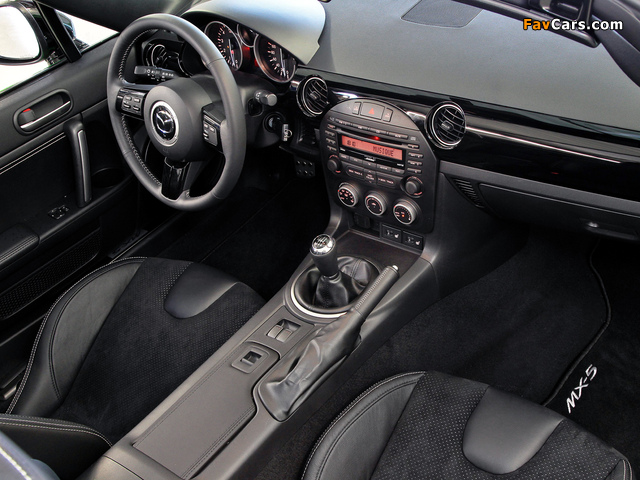 Mazda MX-5 Roadster-Coupe Sport Black FR-spec (NC2) 2011 images (640 x 480)