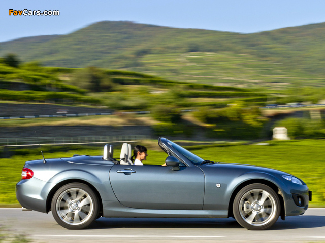 Mazda MX-5 Roadster-Coupe Mirai (NC2) 2011 pictures (640 x 480)