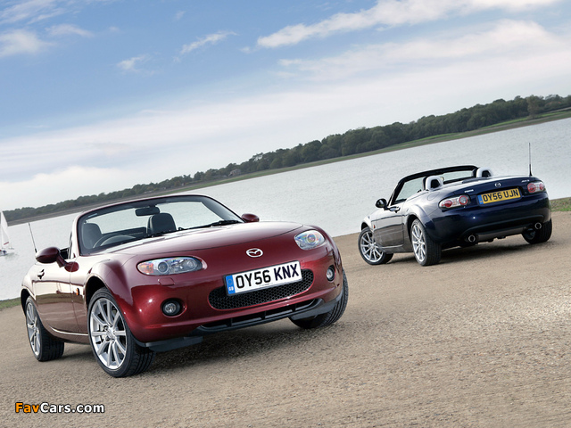 Photos of Mazda MX-5 Roadster-Coupe UK-spec (NC1) 2005–08 (640 x 480)