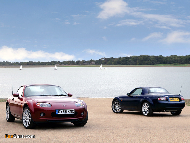 Photos of Mazda MX-5 Roadster-Coupe UK-spec (NC1) 2005–08 (640 x 480)