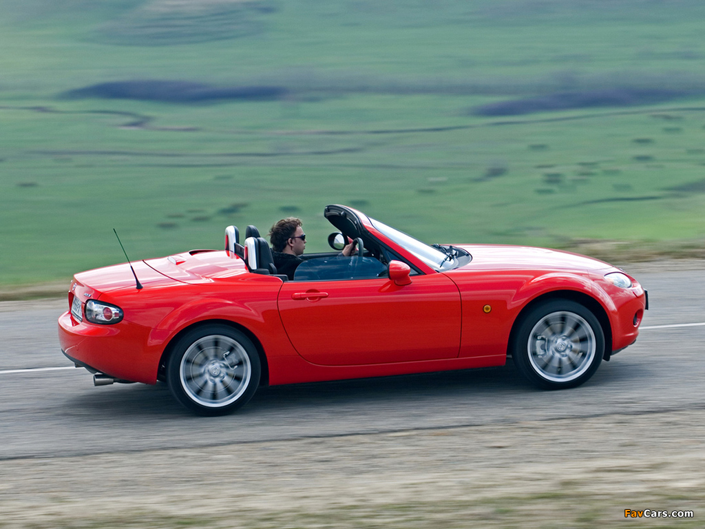 Photos of Mazda MX-5 Roadster-Coupe (NC) 2005–08 (1024 x 768)