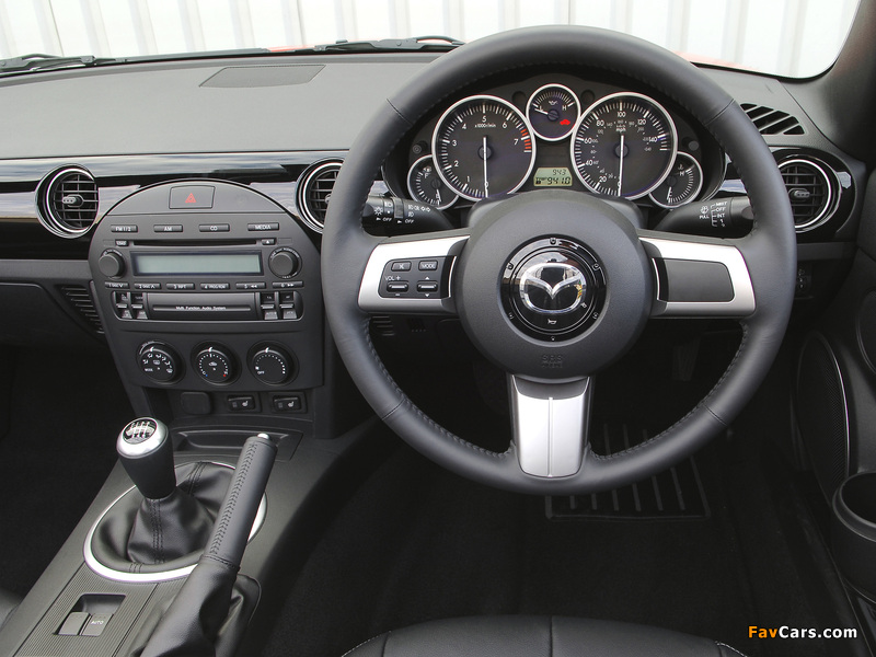 Photos of Mazda MX-5 Roadster UK-spec (NC1) 2005–08 (800 x 600)