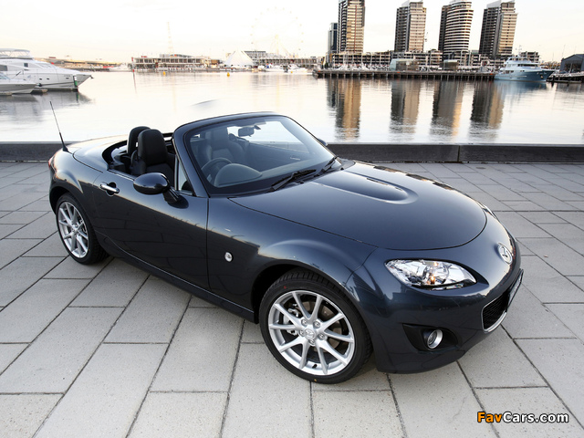 Photos of Mazda MX-5 Roadster-Coupe AU-spec (NC2) 2008–12 (640 x 480)