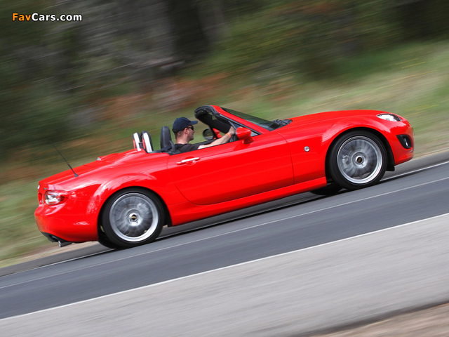 Photos of Mazda MX-5 Roadster-Coupe Sports (NC2) 2008–12 (640 x 480)