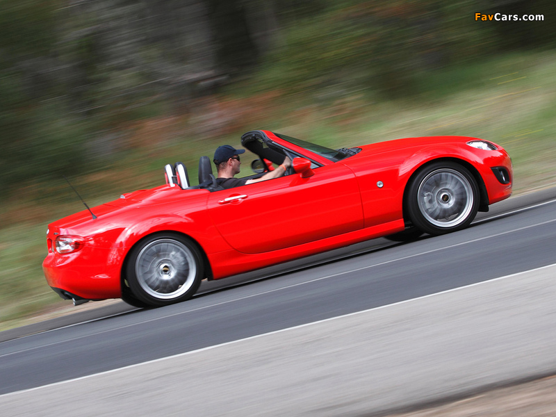 Photos of Mazda MX-5 Roadster-Coupe Sports (NC2) 2008–12 (800 x 600)