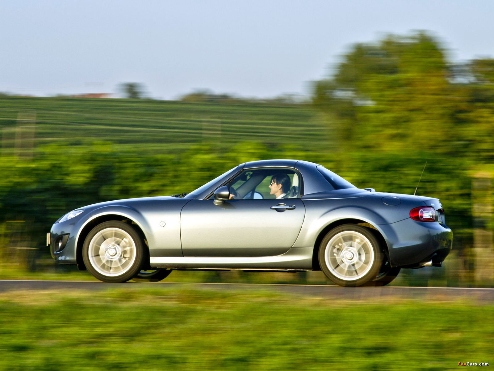 Photos of Mazda MX-5 Roadster-Coupe Mirai (NC2) 2011 (1600 x 1200)