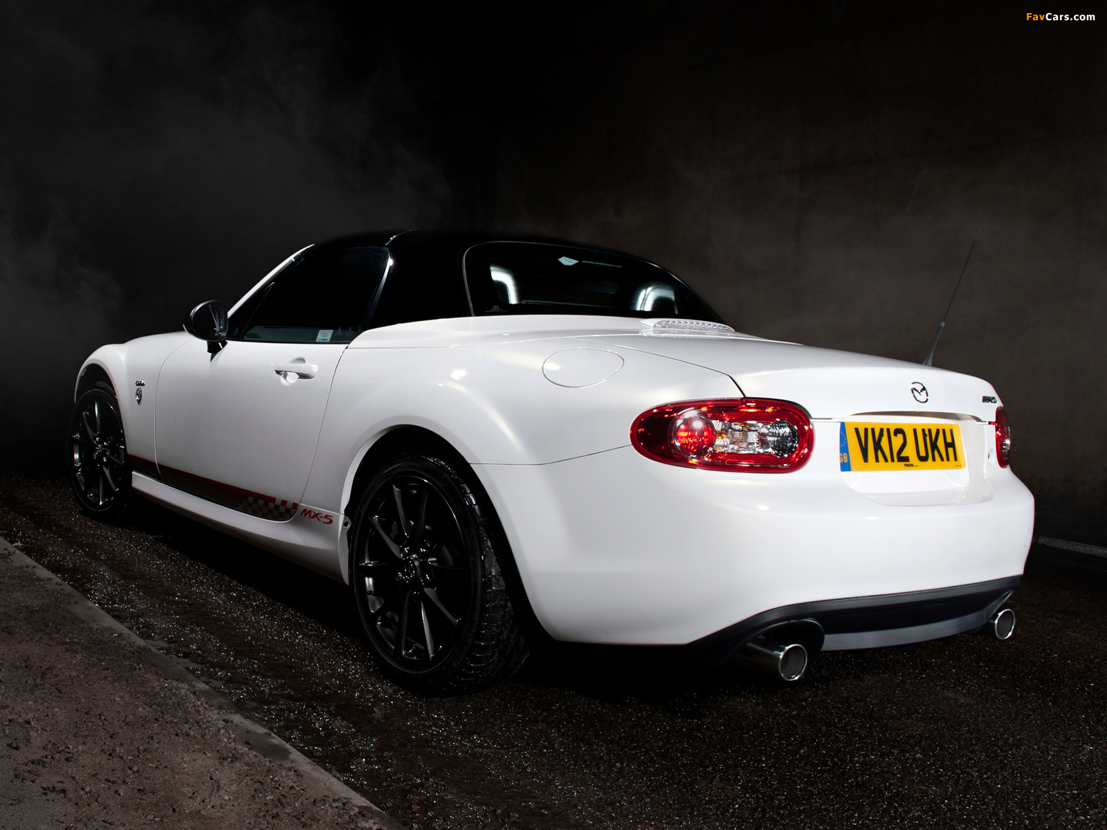 Photos of Mazda MX-5 Roadster-Coupe Kuro (NC2) 2012 (1600 x 1200)