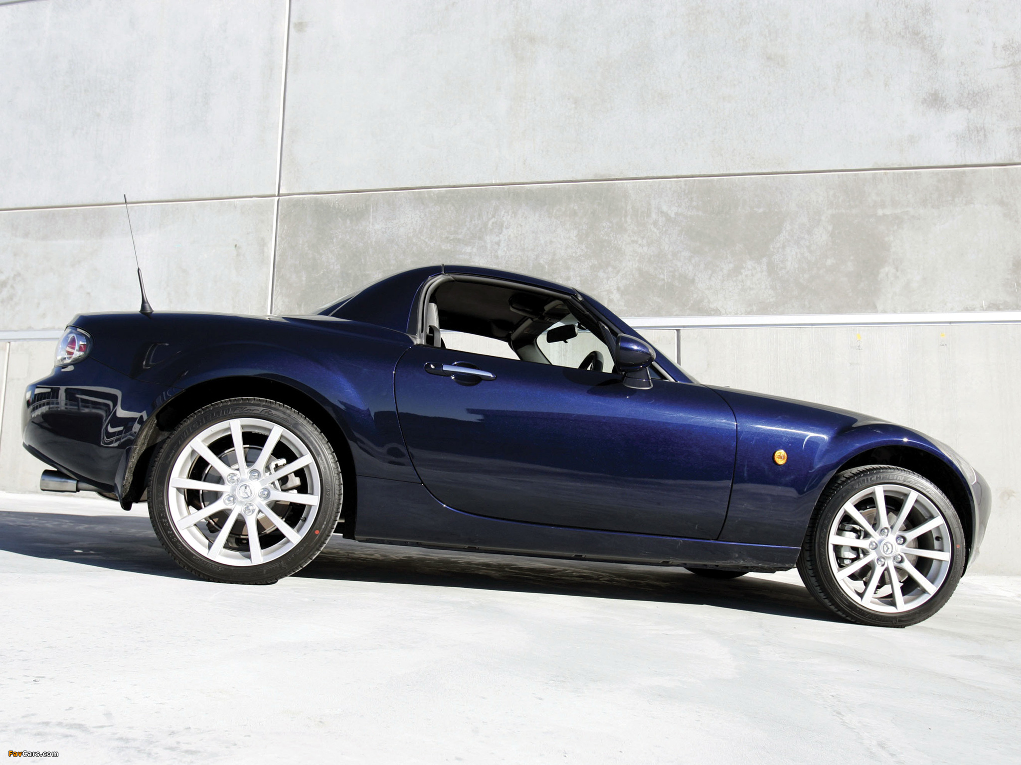 Pictures of Mazda MX-5 Roadster-Coupe AU-spec (NC) 2005–08 (2048 x 1536)