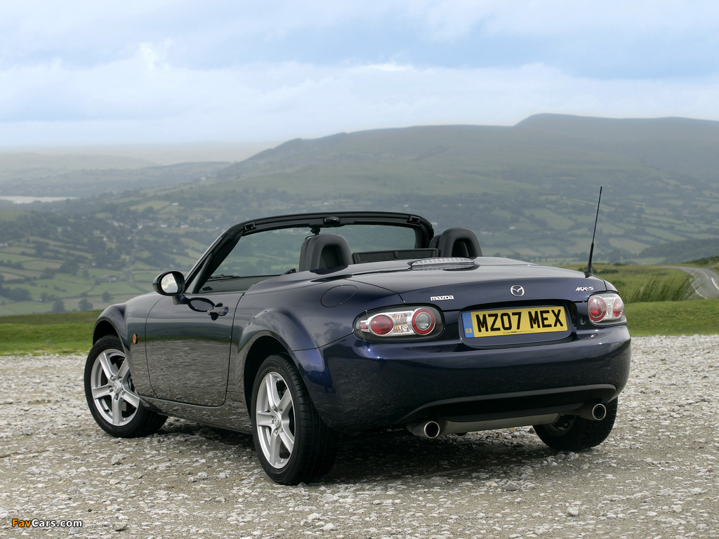 Pictures of Mazda MX-5 Roadster-Coupe UK-spec (NC1) 2005–08 (1024 x 768)