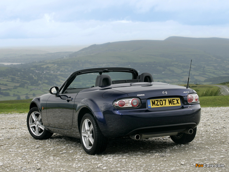 Pictures of Mazda MX-5 Roadster-Coupe UK-spec (NC1) 2005–08 (800 x 600)