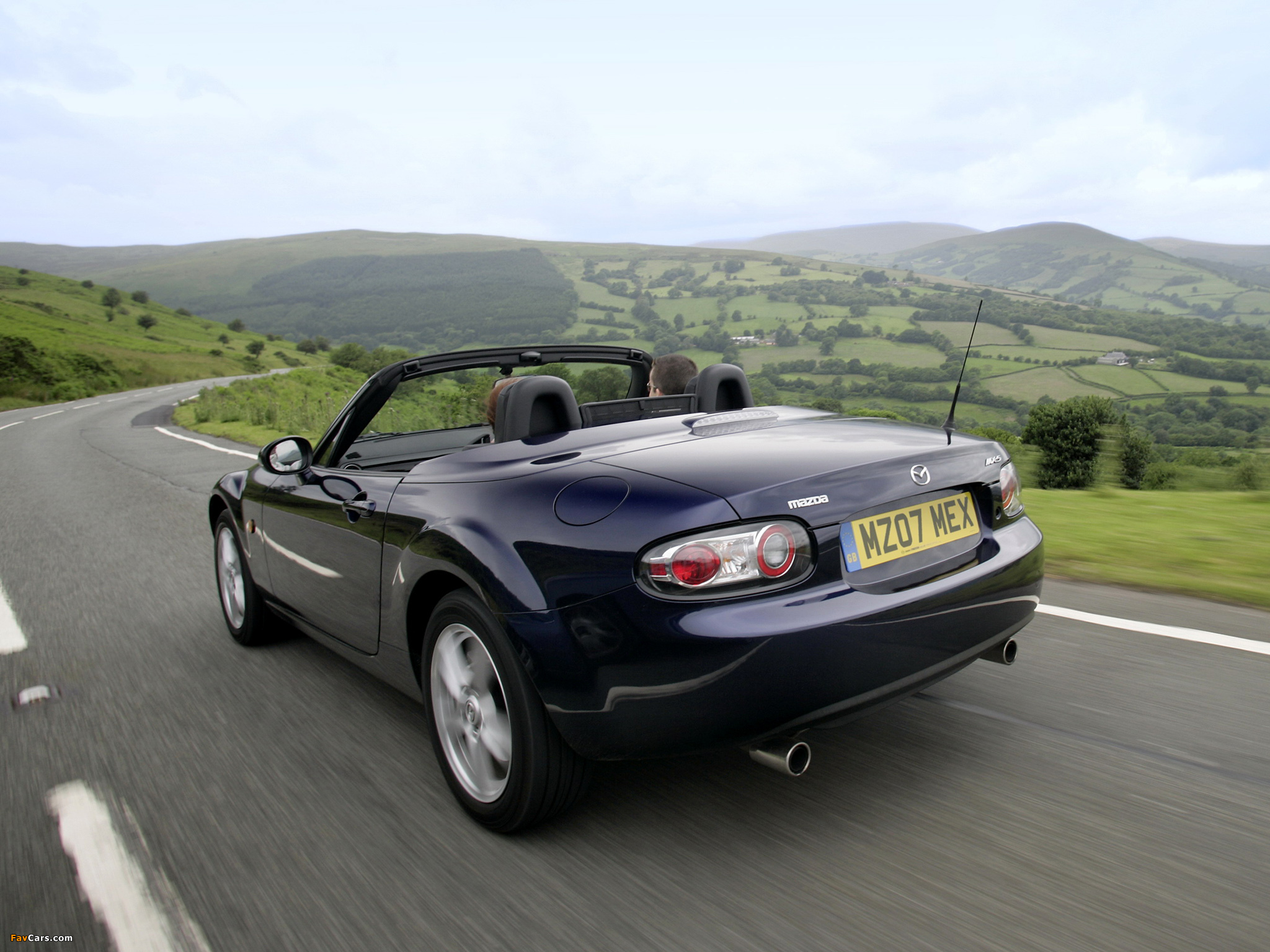 Pictures of Mazda MX-5 Roadster-Coupe UK-spec (NC1) 2005–08 (2048 x 1536)