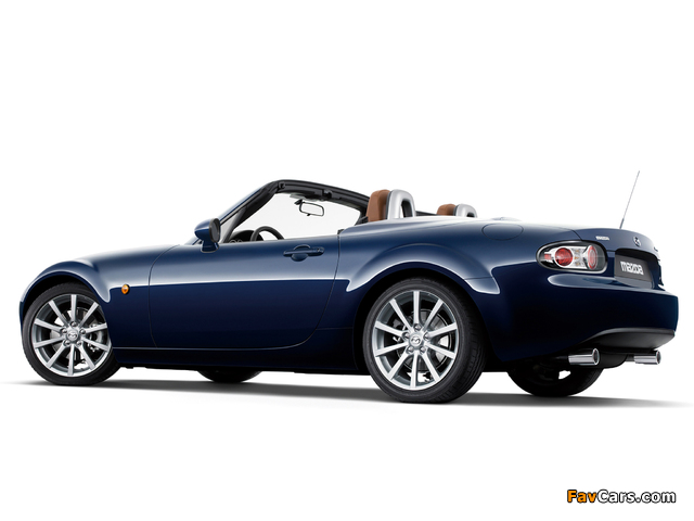 Pictures of Mazda MX-5 Roadster-Coupe (NC) 2005–08 (640 x 480)