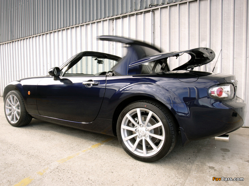 Pictures of Mazda MX-5 Roadster-Coupe AU-spec (NC) 2005–08 (800 x 600)