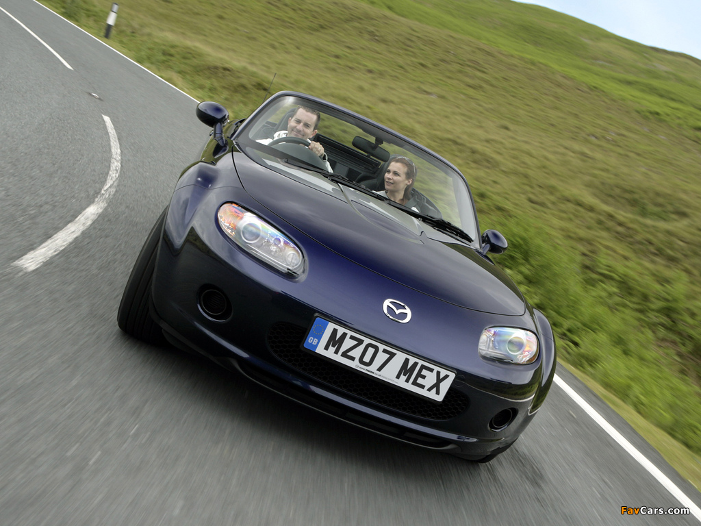 Pictures of Mazda MX-5 Roadster-Coupe UK-spec (NC1) 2005–08 (1024 x 768)